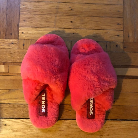 Brand New! SOREL Mail Run slipper. A fuzzy faux fur slipper in size 6 - Picture 3 of 5